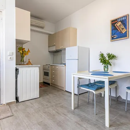The White Cycladic Studio Apartment