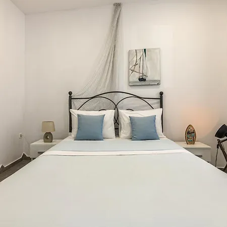 The White Cycladic Studio Apartment *